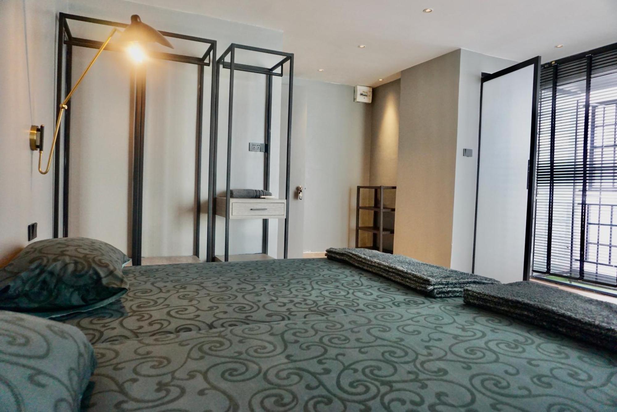 Hash Silom Apartment @ Silom Soi 3 Банкок Екстериор снимка